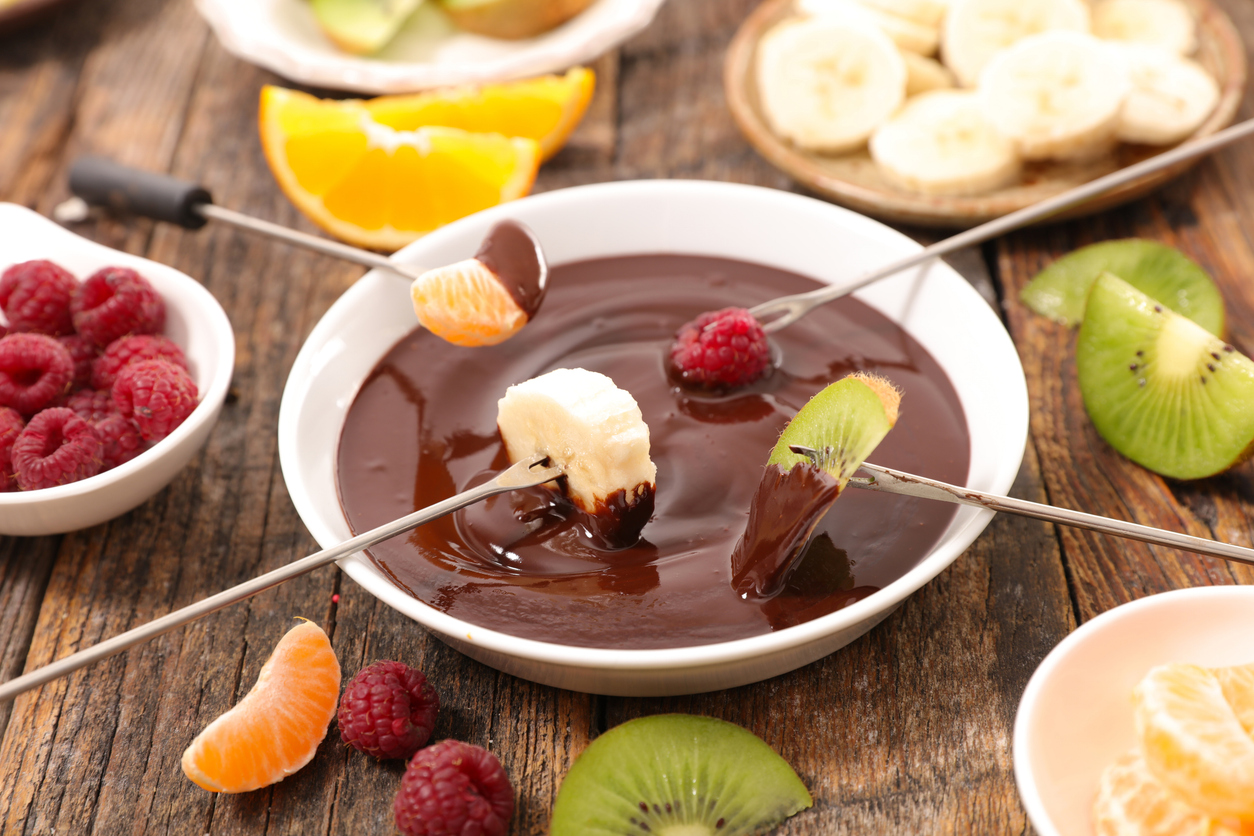 Czekoladowe fondue z owocami
