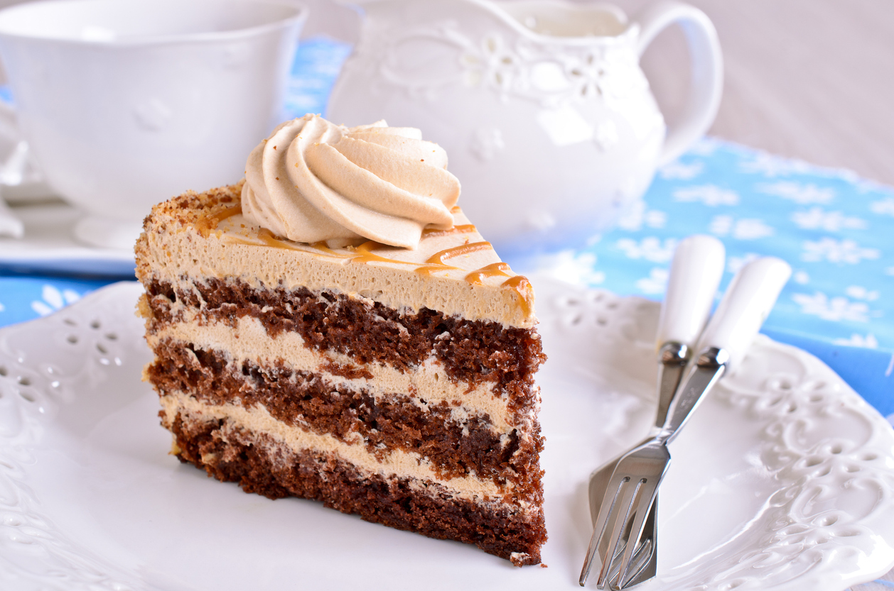 Tort czekoladowo orzechowy z nutą kawy