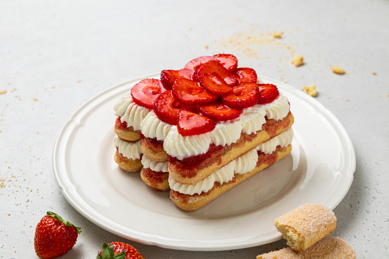 Letnie tiramisu truskawkowe