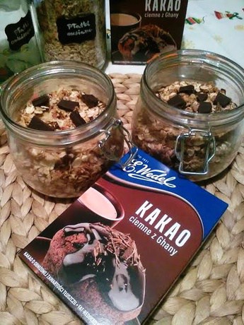 Świąteczna granola czekoladowo-cynamonowa