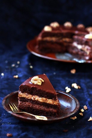 Tort brownie z musem czekoladowym i kremem kajmakowo-kokosowym