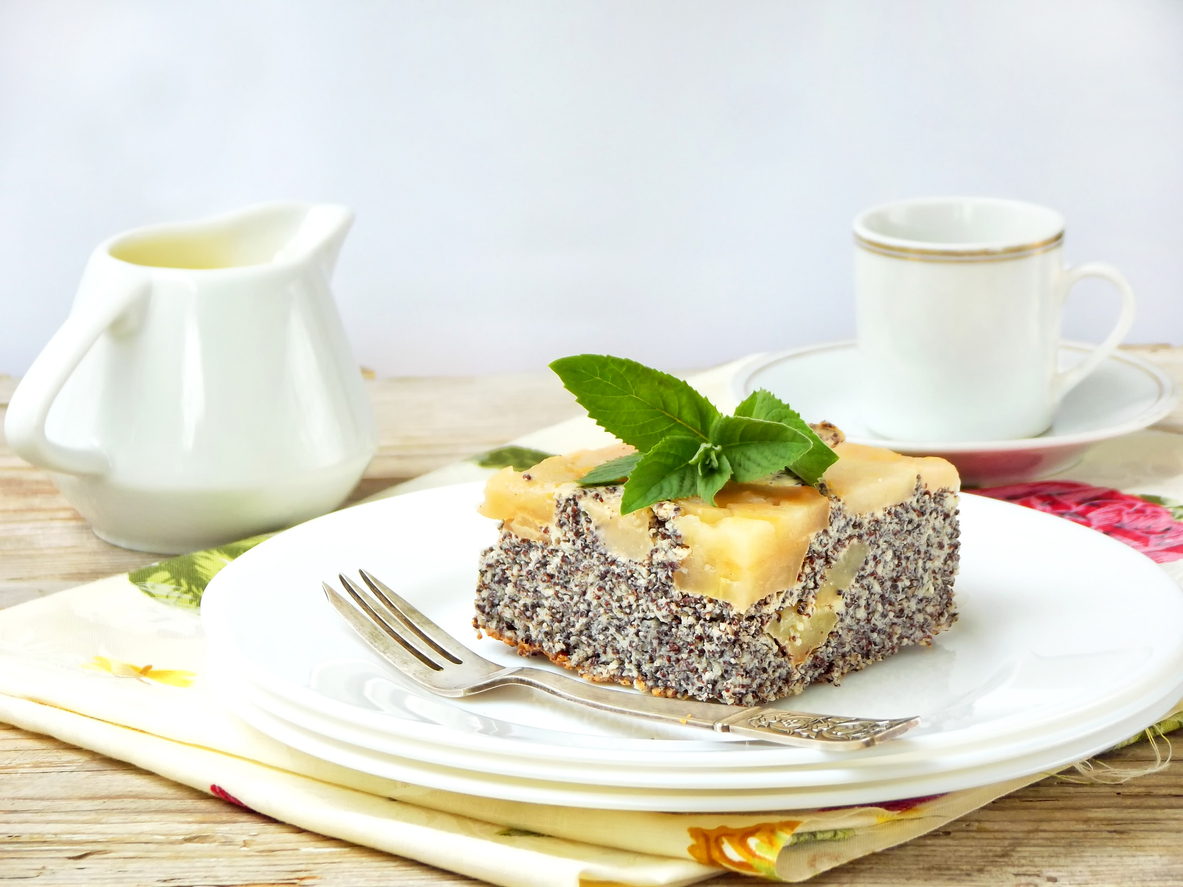 Makowiec japoński z jabłkami