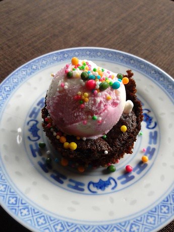 Kosmicznie czekoladowe miseczki babeczkowe