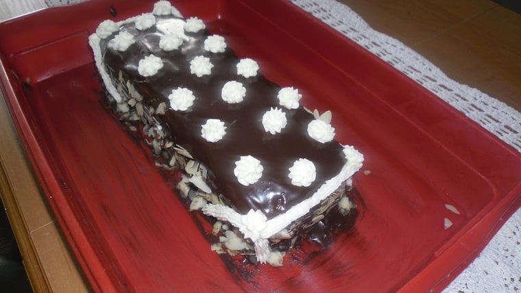 tort bezowy z masą waniliowo-czekoladową