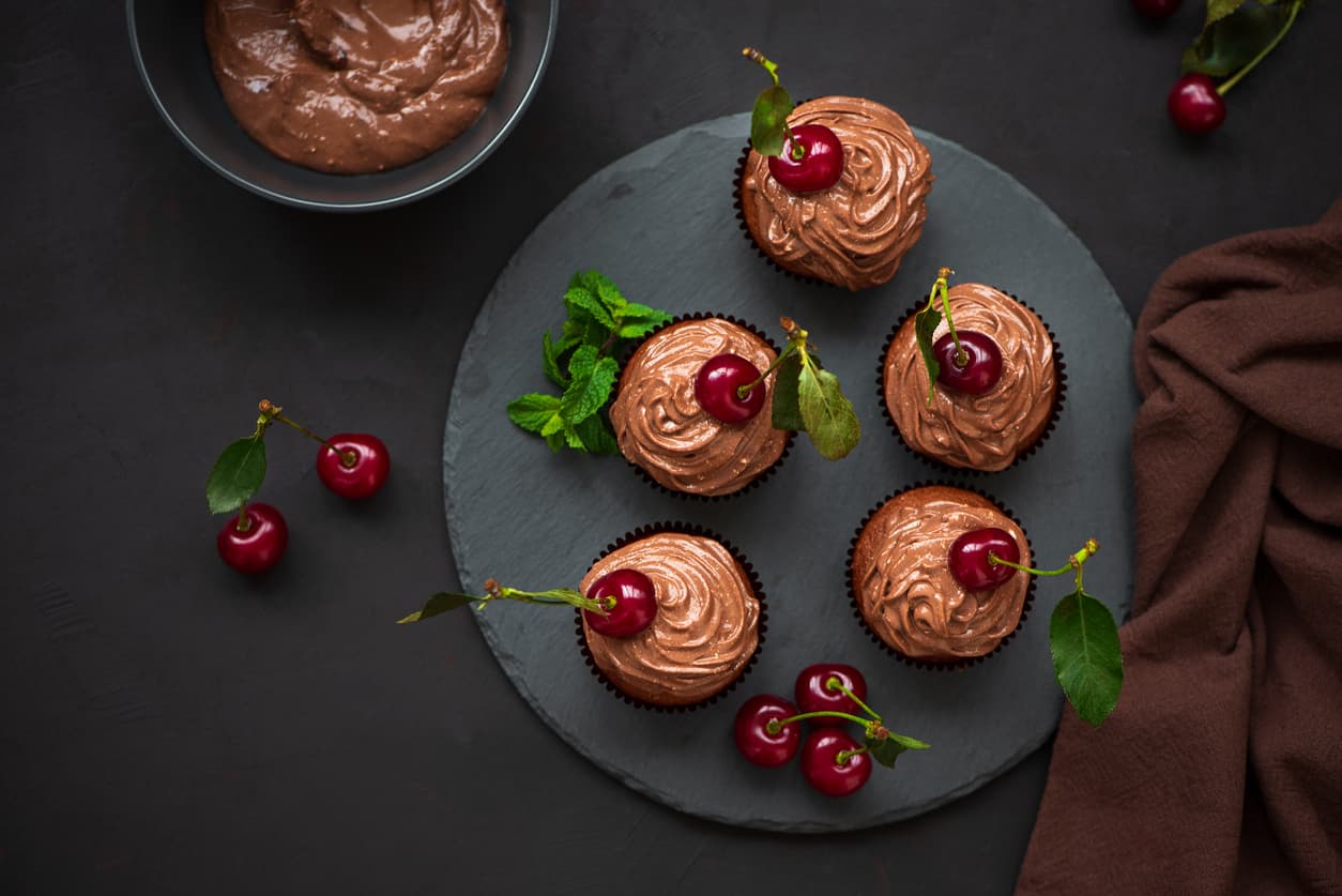 Muffiny czekoladowe z frużeliną wiśniową