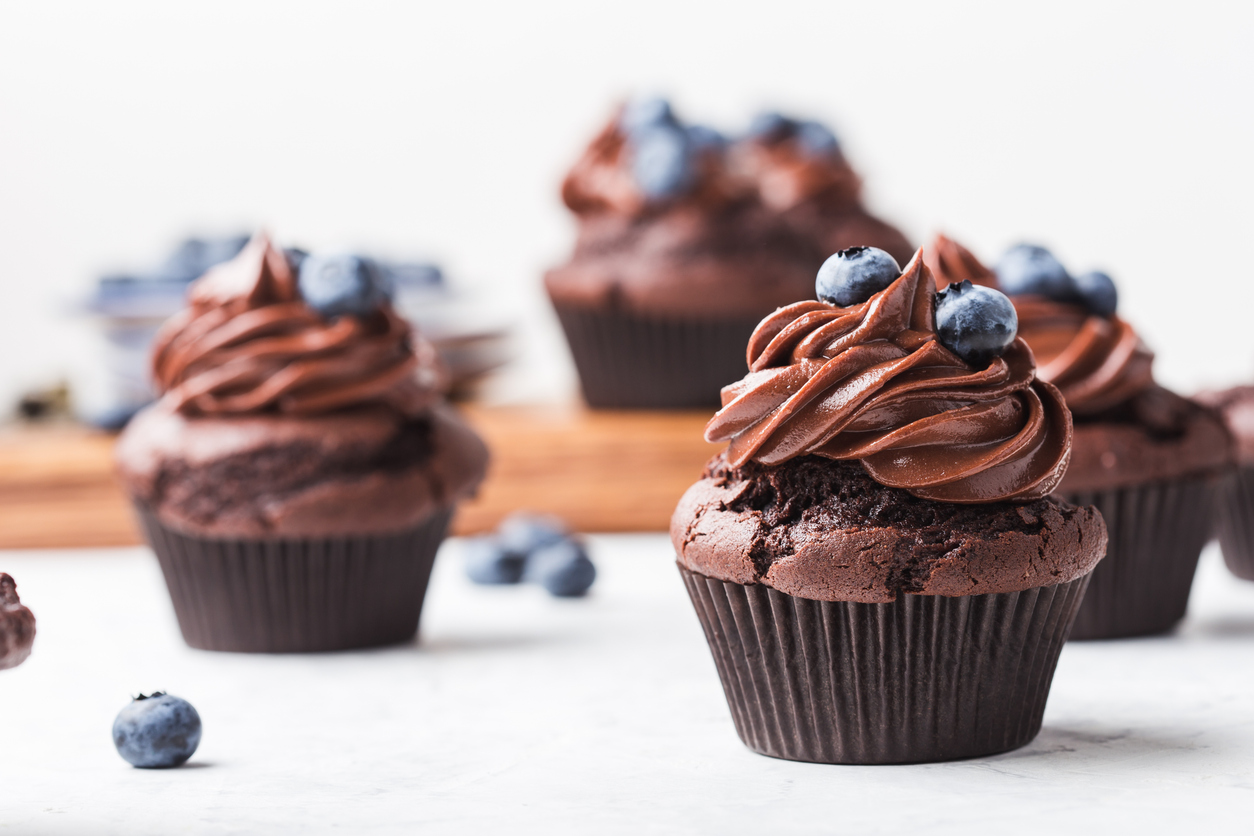 Czekoladowe muffinki z borówkami