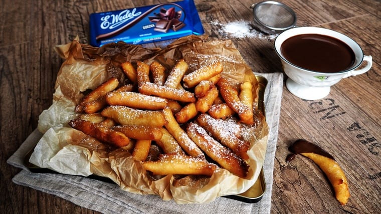 Churros z czekoladowym sosem