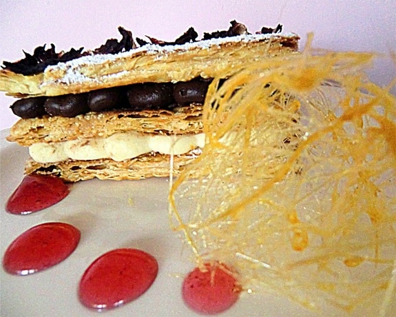 Mille-feuille z czekoladą i hibiskusem