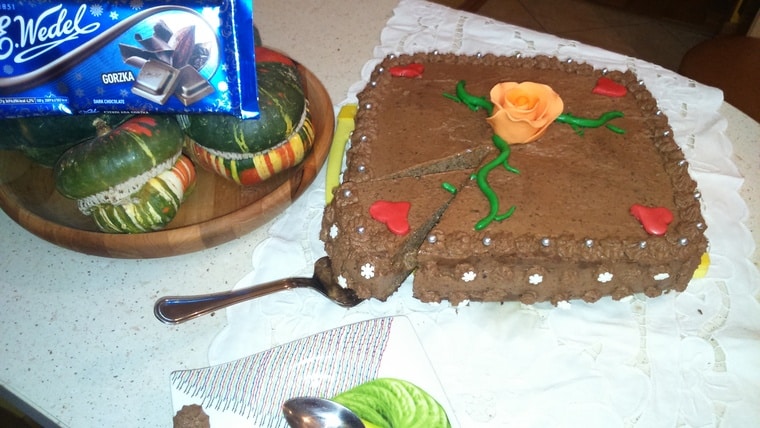 TORT CZEKOLADOWO-ORZECHOWY