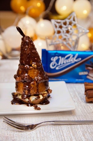 Rumiane gruszki w sosie czekoladowym